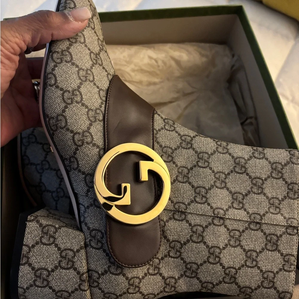 Gucci Gray Monogram Bag with Gold Buckle - Picture 3 of 5
